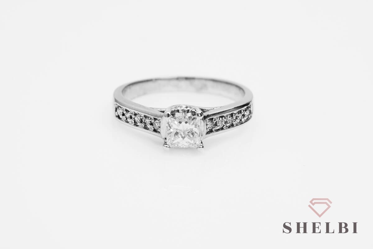 Złoty pierścionek zaręczynowy z diamentami białe złoto Staviori