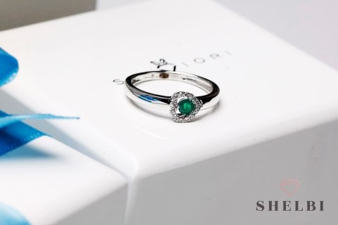 Złoty pierścionek szmaragd i diamenty białe złoto Staviori Złoty pierścionek szmaragd i diamenty białe złoto Staviori