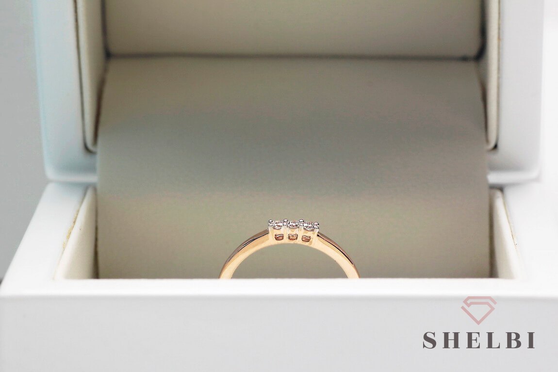 Złoty pierścionek z brylantami różowe złoto Staviori