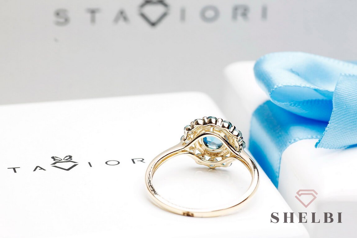Złoty pierścionek z błękitnym topazem i diamentami Staviori pr. 585 styl wiktoriański