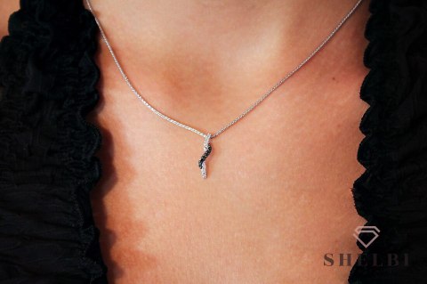 Złoty wisiorek białe i czarne diamenty Staviori Złoty wisiorek białe i czarne diamenty Staviori