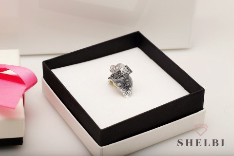 Srebrny pierścionek z motywem psa garnet i markazyty Srebrny pierścionek z motywem psa garnet i markazyty