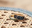 Złoty pierścionek z błękitnym topazem i szafirami Staviori pr. 585 Styl Wiktoriański