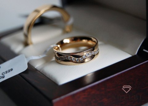 Złota obrączka z diamentami żółte złoto Staviori Złota obrączka z diamentami żółte złoto Staviori