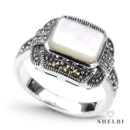Srebrny pierścionek z masą perłową i markazytami Staviori