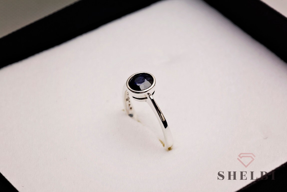Srebrny pierścionek z szafirem Staviori