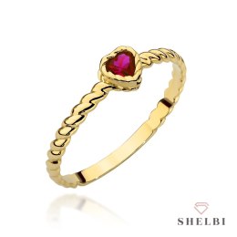 Pierścionek złoty pleciony z serduszkiem w kolorze rubinowym