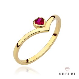 Pierścionek złoty z gładką szyną i sercem w kolorze rubinowym
