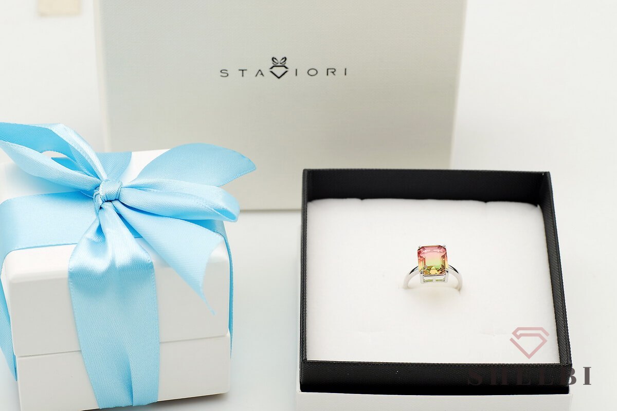 Srebrny pierścionek z różową cyrkonią Staviori